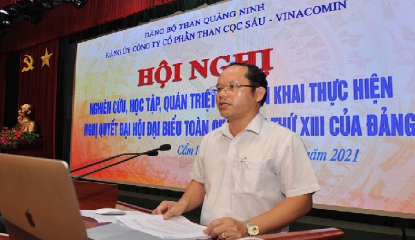 Description: Đc Nguyễn Văn Thuấn BT Đảng ủy Giám đốc Cty báo cáo viên trực tiếp truyền đạt tại Hội nghị